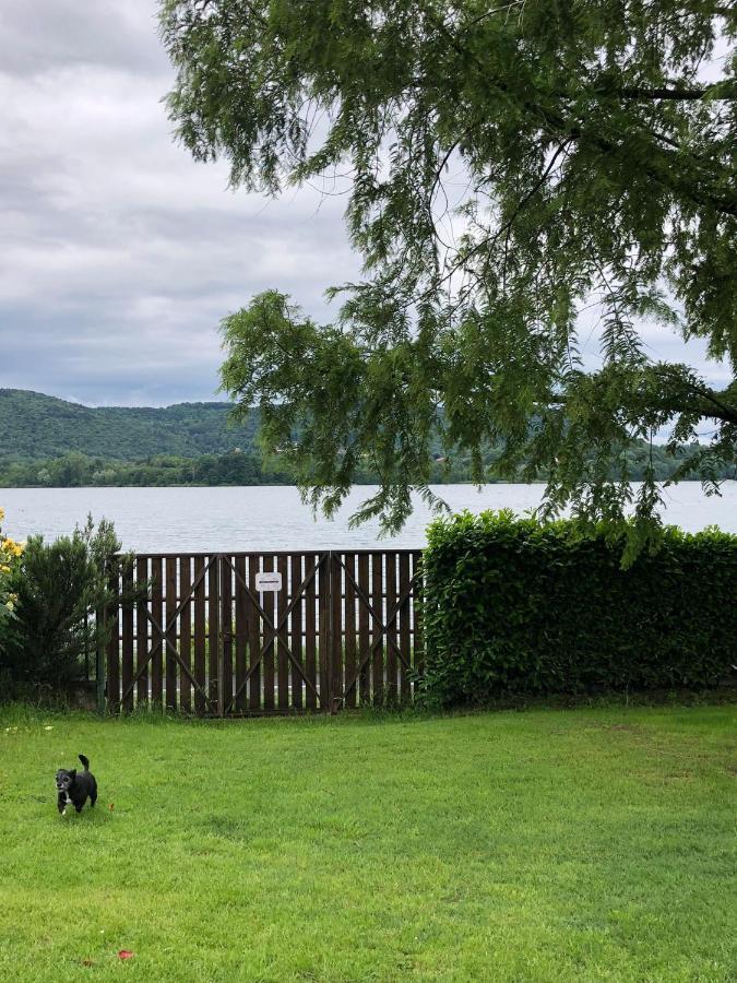 Casa Gaiani Villetta in riva al lago vista mozzafiato Varano Borghi Esterno foto