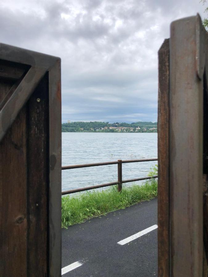 Casa Gaiani Villetta in riva al lago vista mozzafiato Varano Borghi Esterno foto