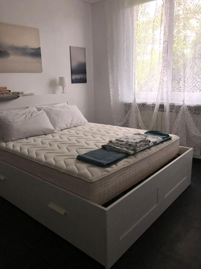 Casa Gaiani Villetta in riva al lago vista mozzafiato Varano Borghi Esterno foto