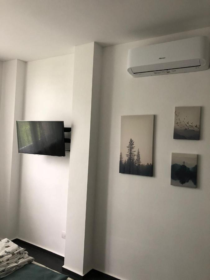 Casa Gaiani Villetta in riva al lago vista mozzafiato Varano Borghi Esterno foto