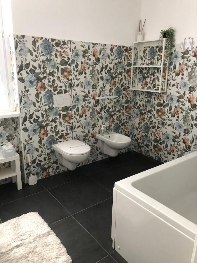 Casa Gaiani Villetta in riva al lago vista mozzafiato Varano Borghi Esterno foto